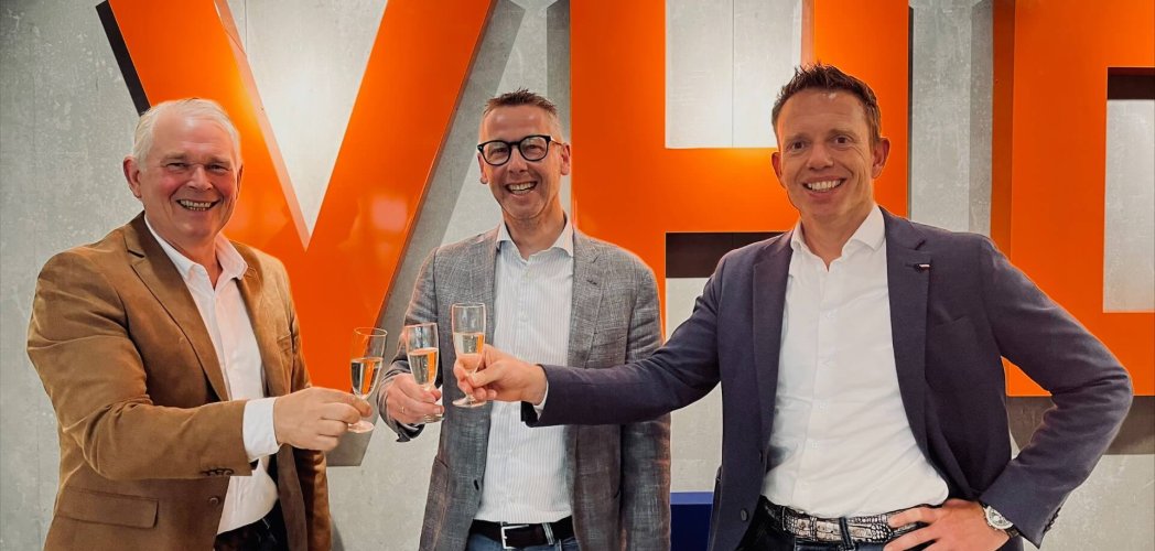 Van links naar rechts: Peter Varenkamp, Jan-Albert van Laar en Gerben Koopman. De directie - met Jan-Albert als uitbreiding - van VHD alarmcentrale.